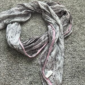 LOFT Gray and Pink Crinkled Scarf Wrap